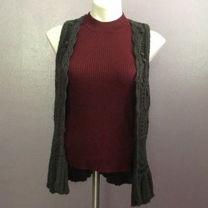 Size S knitted sleeveless cardigan vest